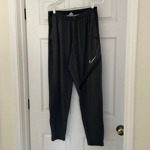 Nike Mens XL Drifit joggers